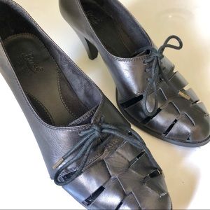 BASS Lace-Up OXFORD Brogue HEELS with Cut-Outs 9.5